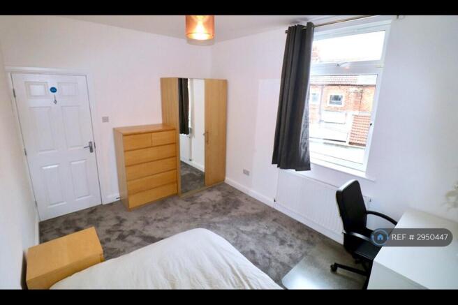1 bed House Share to rent Image 9