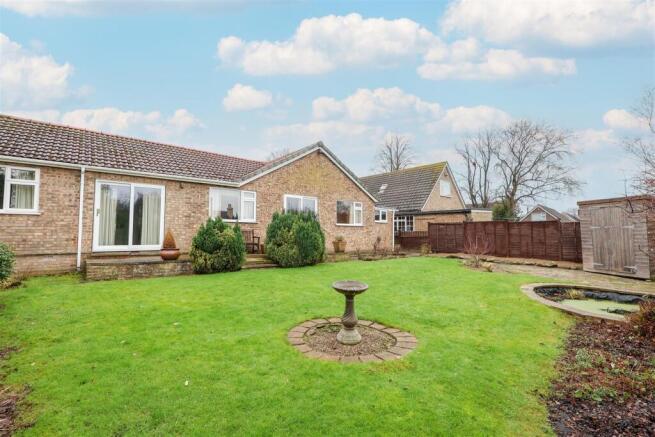 4 bed Detached Bungalow for sale Image 9