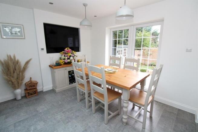DINING AREA.JPG