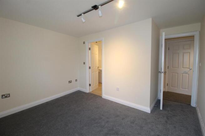 2 bed Apartment to rent Image 7
