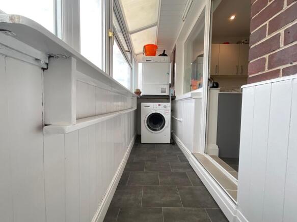 3 bed Flat for sale Image 10