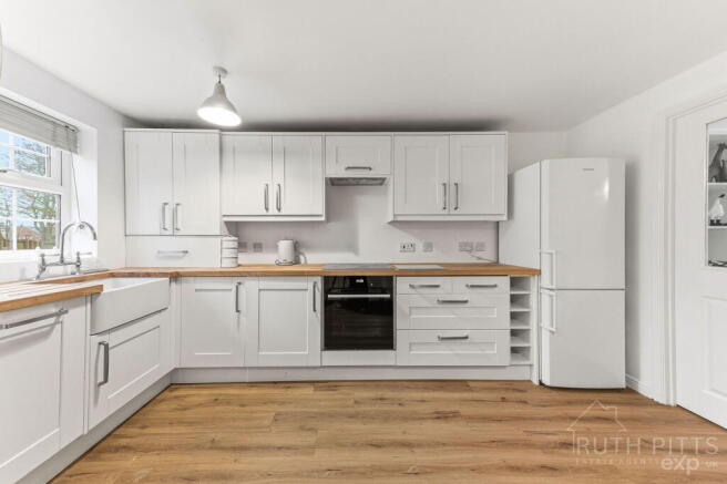 3 bed Town House for sale Image 5