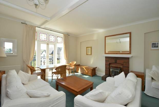 Sitting/Dining Room