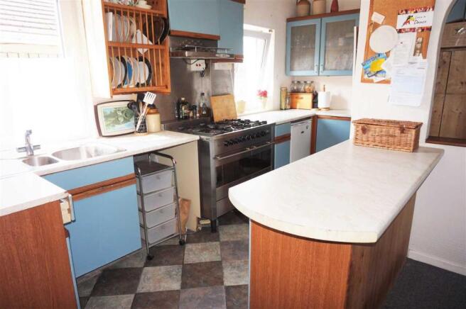 KITCHEN :