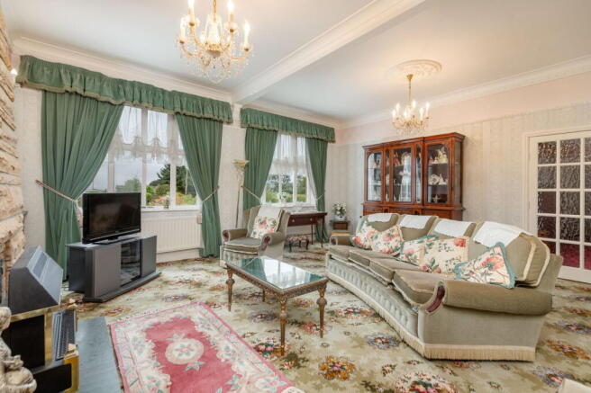 5 bed Detached for sale Image 4