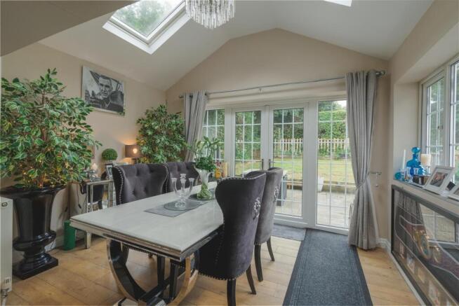 4 bed Detached for sale Image 9
