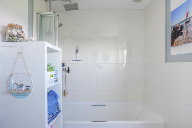 2 bed Flat for sale Image 8