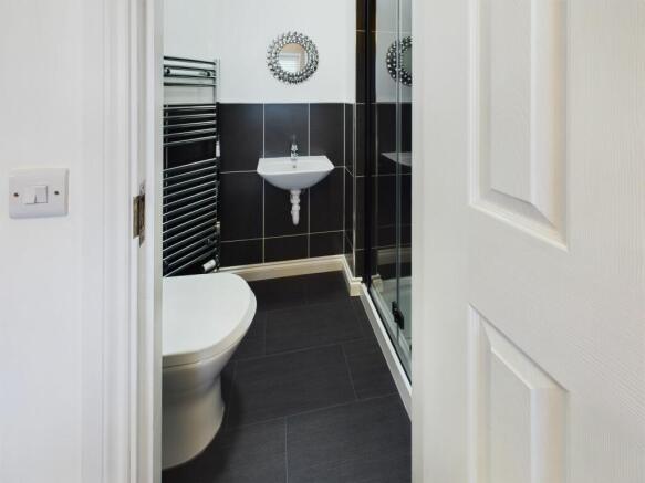 En-suite (off Master bedroom)