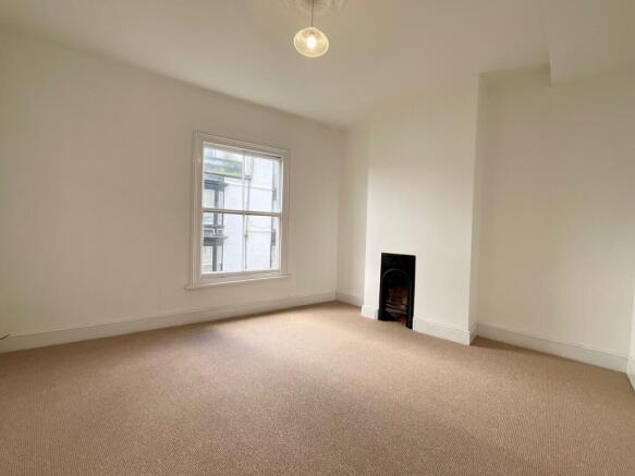 5 bed Terraced for sale Image 7