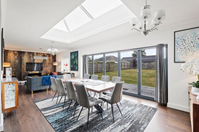 5 bed Detached for sale Image 9