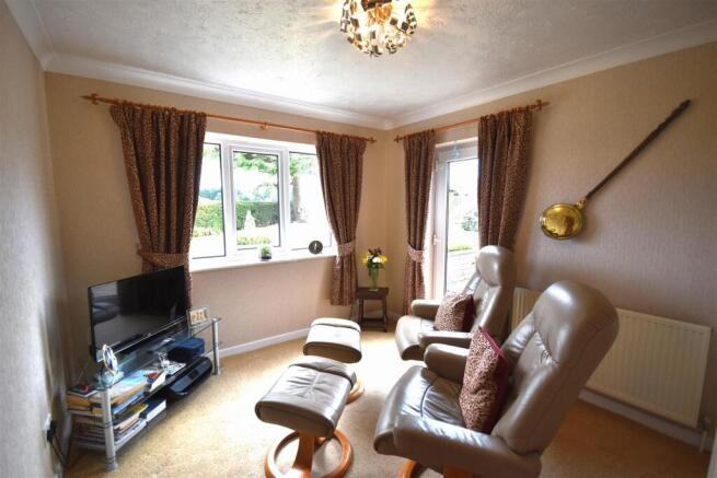4 bed Detached for sale Image 10