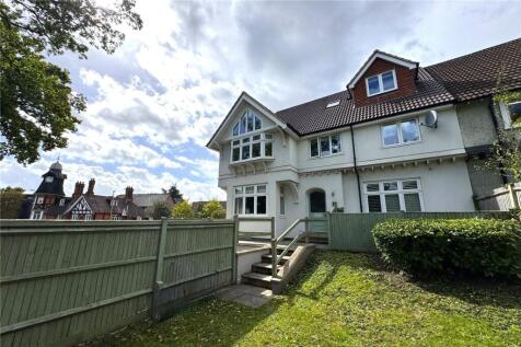 Clockhouse Road, Farnborough, GU14