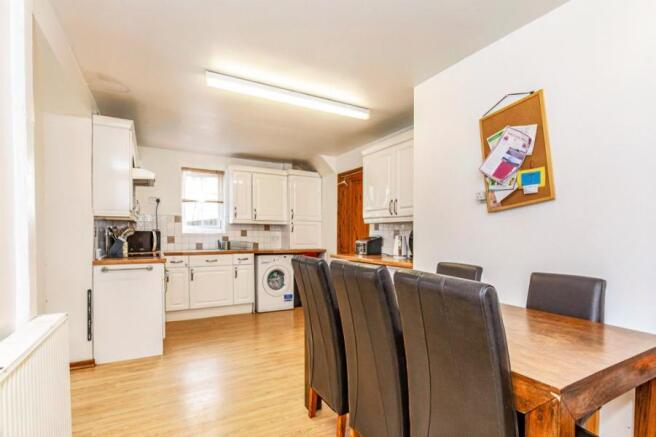 05. Dining Kitchen