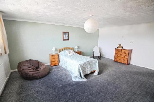 3 bed Semi-Detached Bungalow for sale Image 9