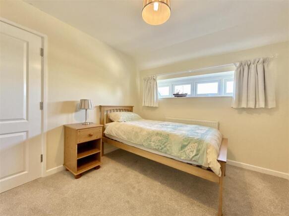 Bed 4.JPG