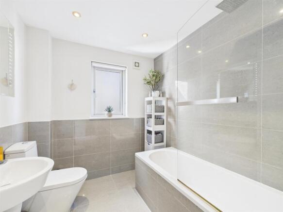 En-Suite Bathroom