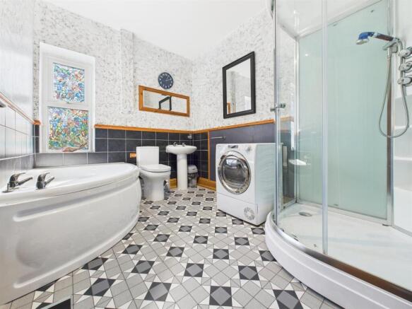 2 bed Flat for sale Image 8