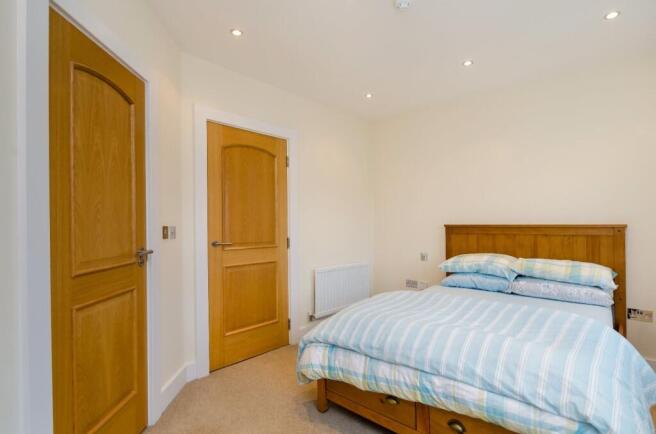 2 bed Flat for sale Image 5