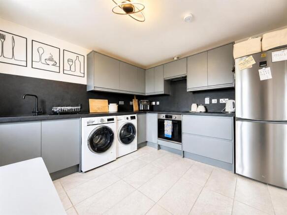 Morag Riva Court, Uddingston, Glasgow photo 4