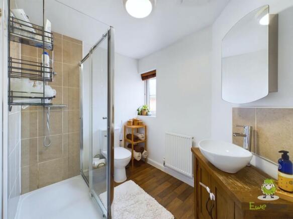 Main bedroom ensuite