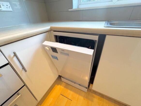 Dish washer