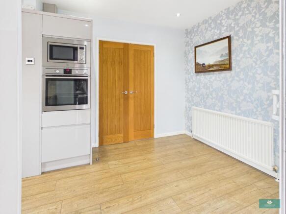 3 bed Semi-Detached for sale Image 3