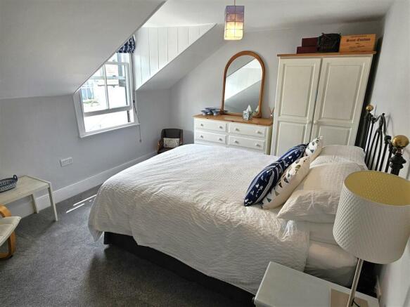 Bedroom (1).jpg