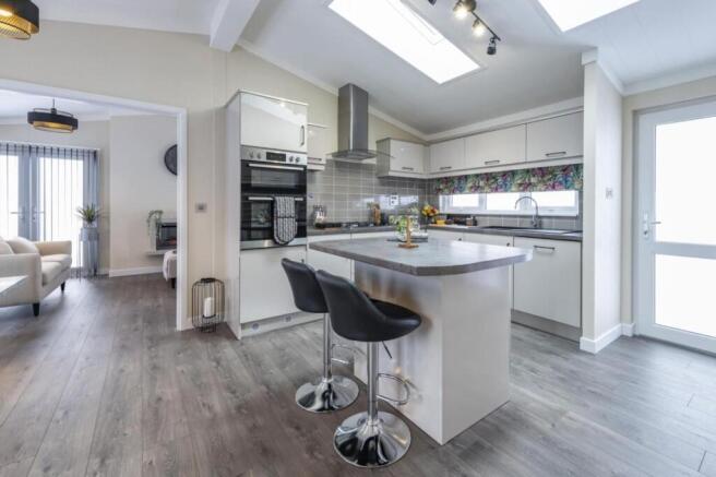 Kitchen 2.jpg