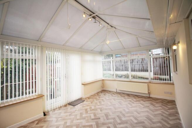 2 bed Detached Bungalow to rent Image 8