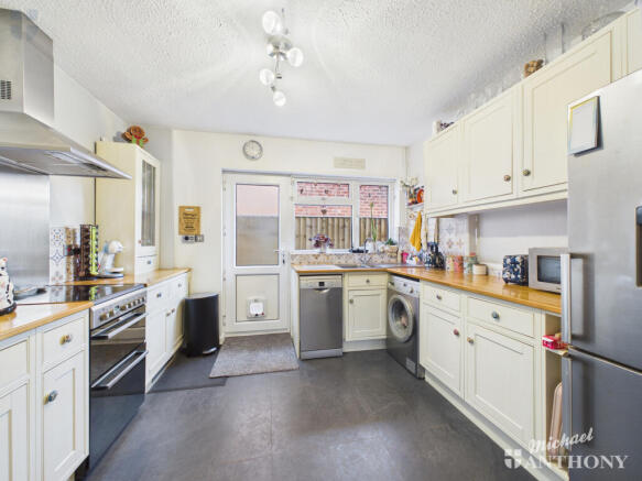 CAM03218G0-PR0902-STILL022