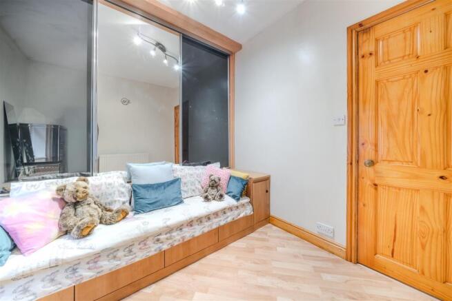 Bedroom 2-2.jpg