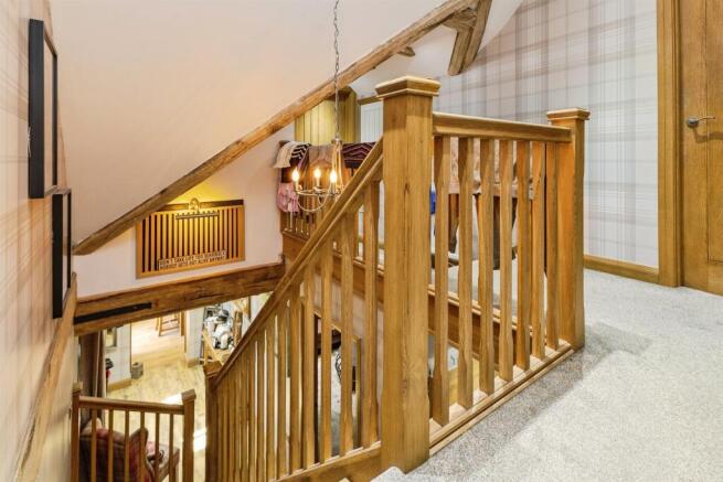 4 bed Detached for sale Image 9