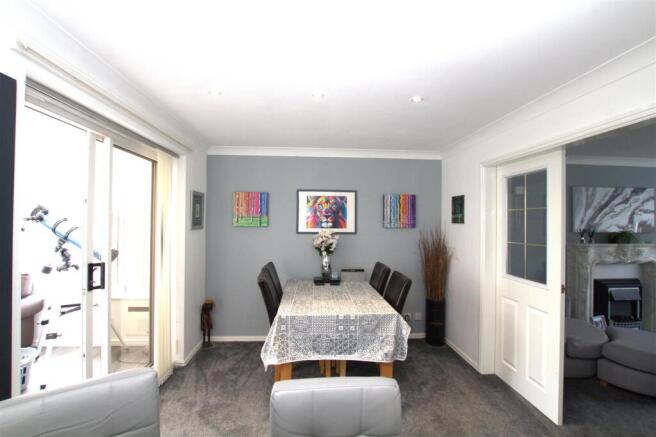 4 bed Detached for sale Image 11