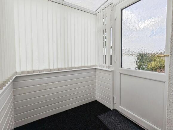2 bed Semi-Detached Bungalow to rent Image 8