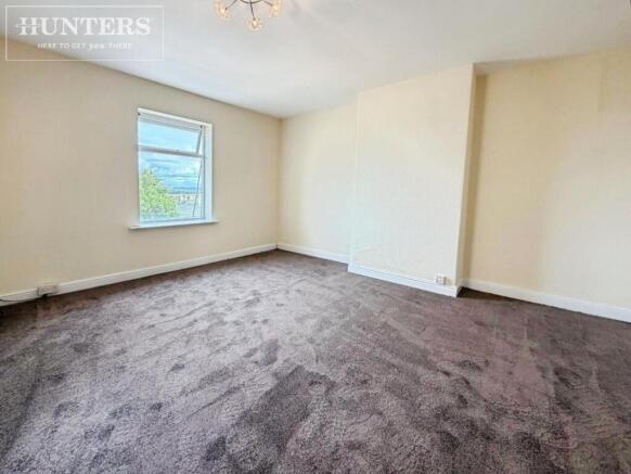 3 bed Apartment to rent Image 7