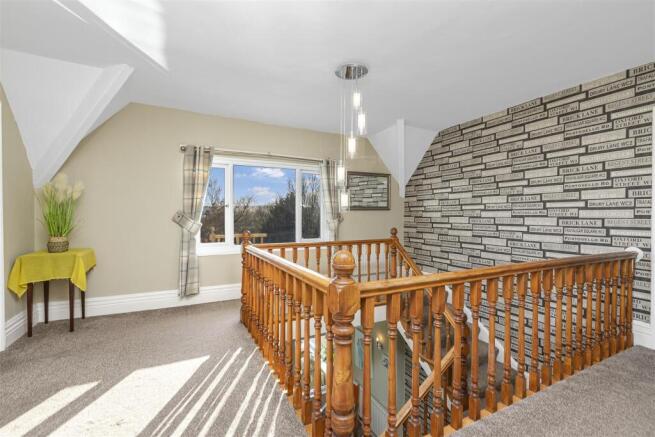 5 bed Detached for sale Image 10