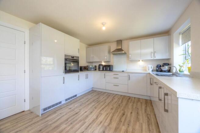 4 bed Detached for sale Image 6