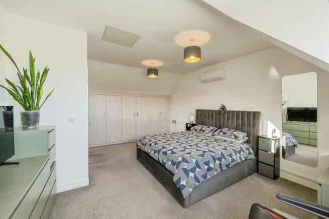 4 bed Detached for sale Image 7