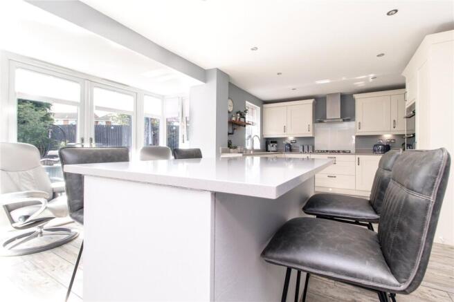 4 bed Detached for sale Image 9