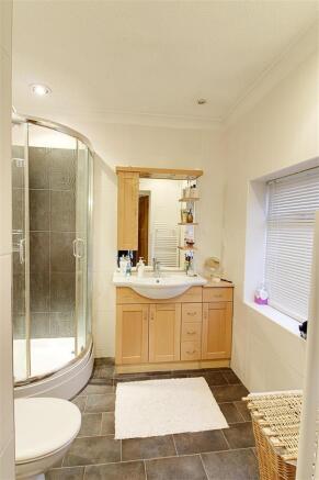 ensuite.jpg