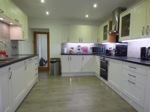 Fitted Kitchen Break