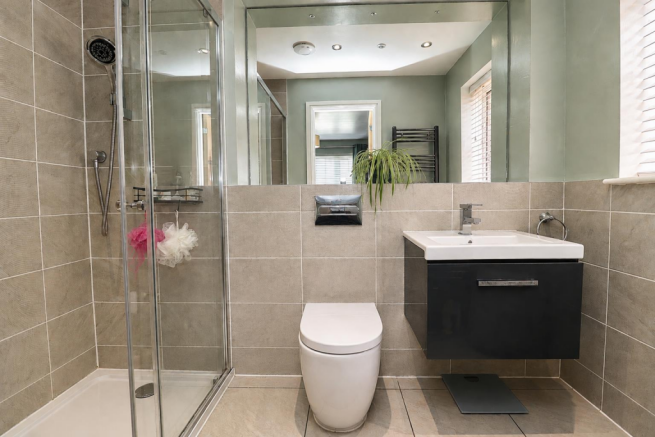 5 bed Detached for sale Image 9