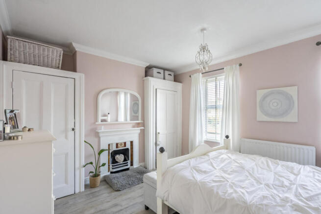 3 bed Terraced for sale Image 11