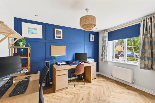 5 bed Detached for sale Image 8