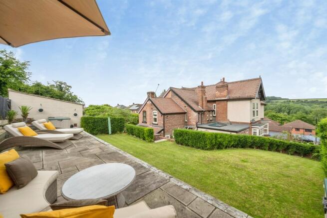 5 bed Semi-Detached for sale Image 4