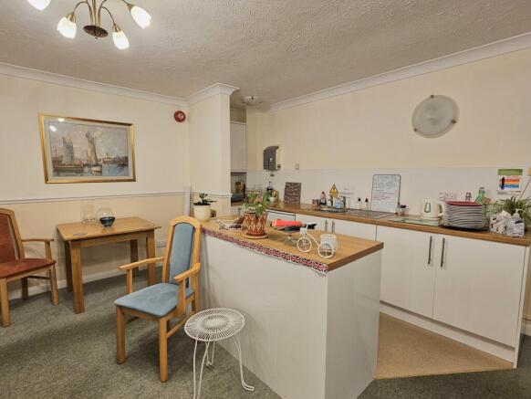COMMUNAL KITCHEN