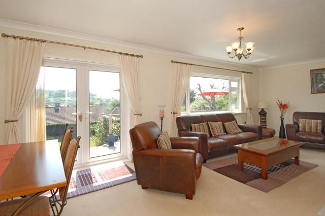 Living Room / Dining