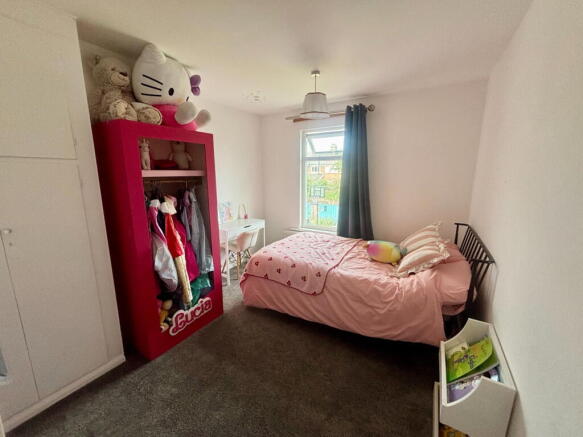 3 bed Semi-Detached to rent Image 6