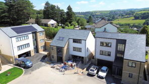 1, Little Croft Close, Holmfirth HD9 2BD