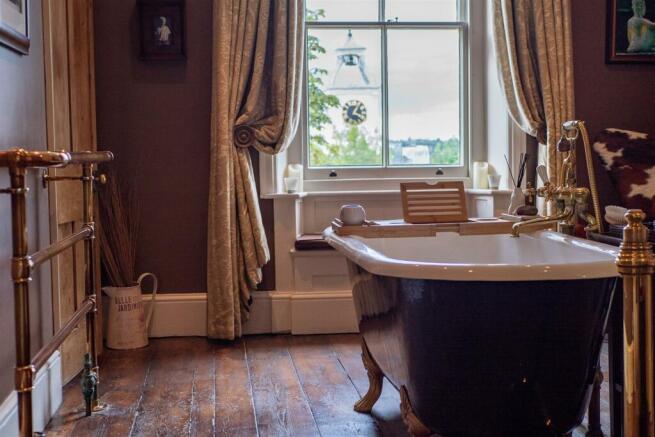 En-suite Bathroom.jpg